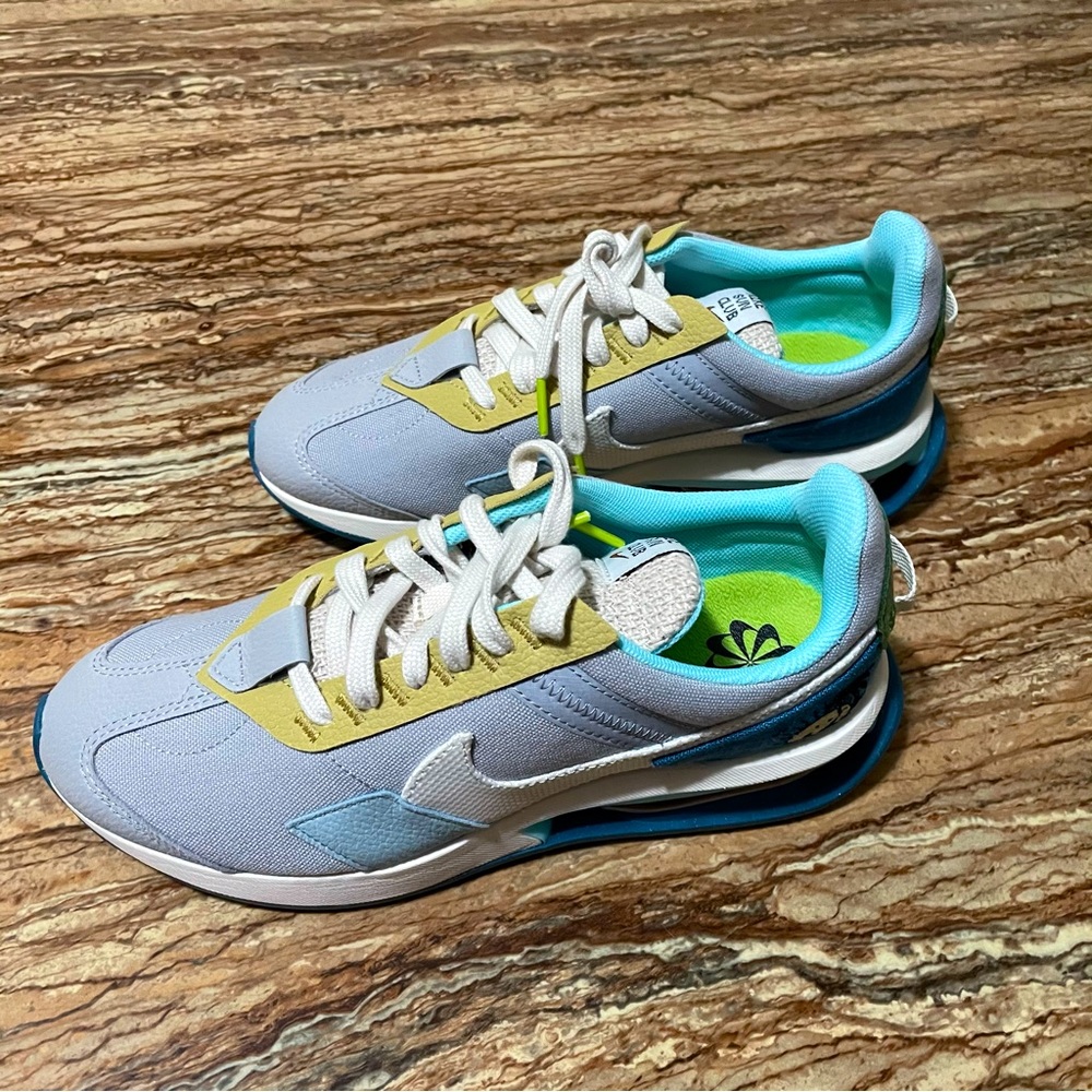 Nike - Picture 8 of 9